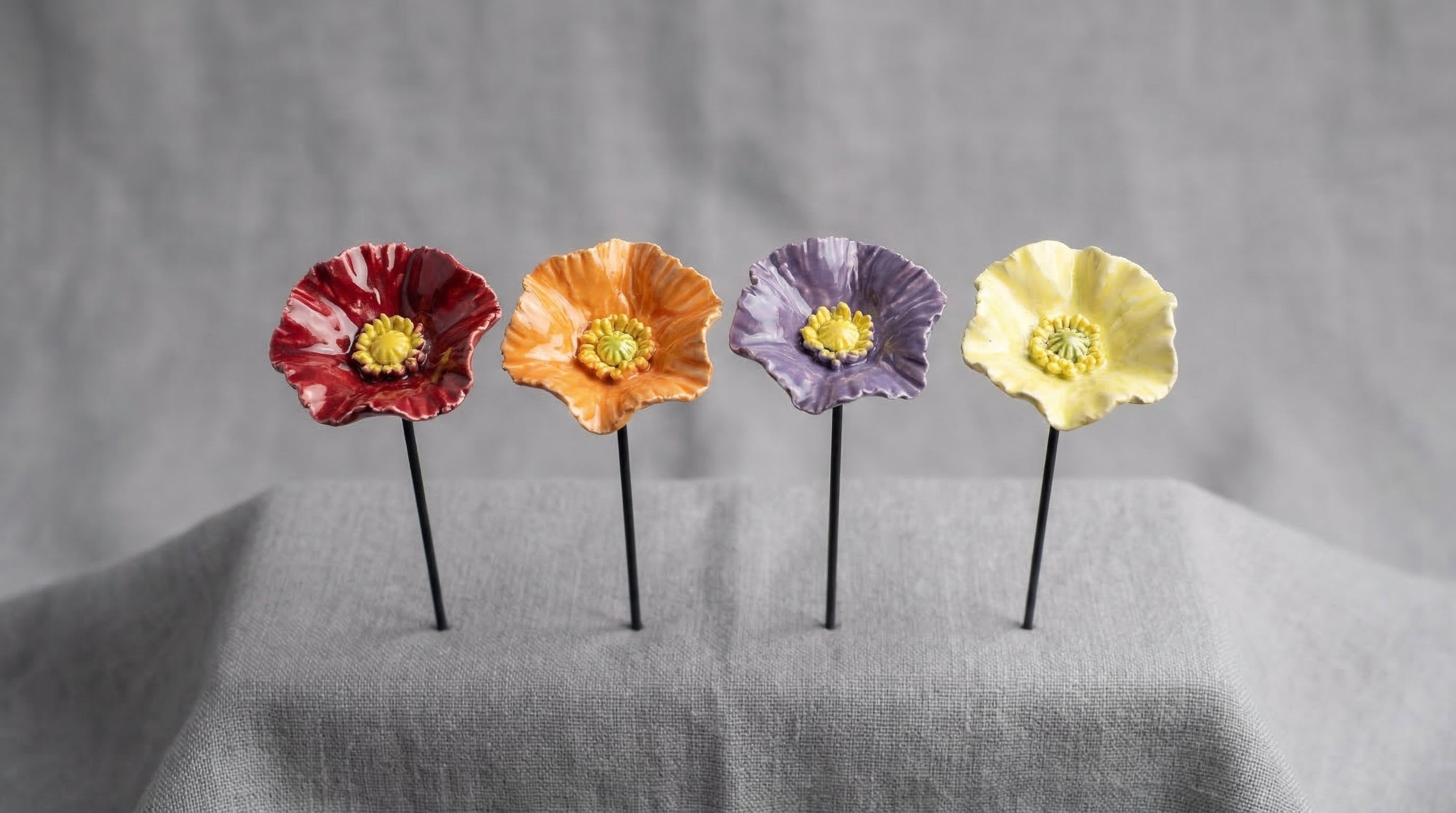 Set of 4 ceramic bee blossoms
